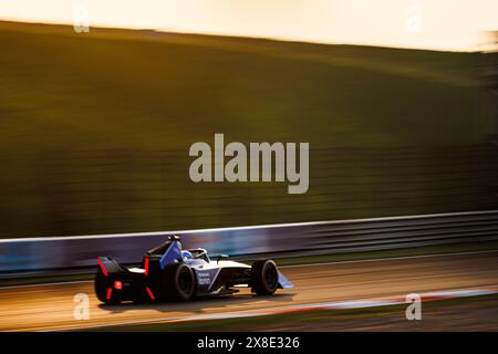 18 DARUVALA Jehan (ind), Maserati MSG Racing, Maserati Tipo Folgore, action during the 2024 Shanghai ePrix, 8th meeting of the 2023-24 ABB FIA Formula E World Championship, on the Shanghai International Circuit from May 24 to 26, 2024 in Shanghai, China - Photo Clément Luck / DPPI Stock Photo