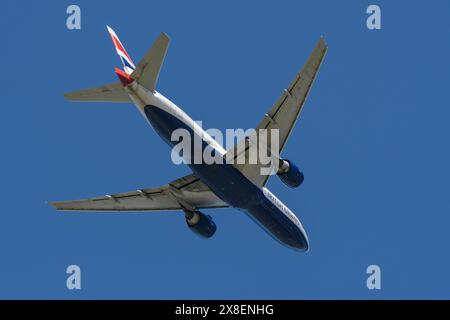 Richmond, British Columbia, Canada. 23rd May, 2024. A British Airways Boeing 777-200ER jetliner (G-VIIT) airborne overhead on take-off from Vancouver International Airport. (Credit Image: © Bayne Stanley/ZUMA Press Wire) EDITORIAL USAGE ONLY! Not for Commercial USAGE! Stock Photo