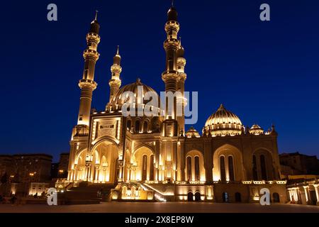 Baku. Azerbaijan. 08.27.2021. Beautiful, large mosque of Heydar Aliyev after sunset. Stock Photo