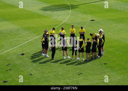 Bristol, UK, 25 May 2024. Gloucestershire huddle during the Vitality County Championship match between Gloucestershire and Derbyshire. Credit: Robbie Stephenson/Gloucestershire Cricket/Alamy Live News Stock Photo