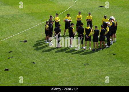 Bristol, UK, 25 May 2024. Gloucestershire huddle during the Vitality County Championship match between Gloucestershire and Derbyshire. Credit: Robbie Stephenson/Gloucestershire Cricket/Alamy Live News Stock Photo