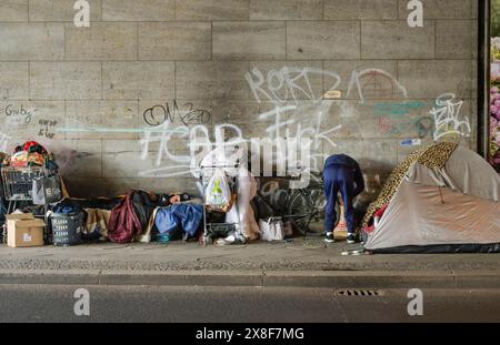Homeless people at Bahnhof Zoo, Hertzallee, Charlottenburg, Berlin ...