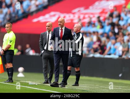 Wembley Stadium, London, UK. 25th May, 2024. FA Cup Final Football, Manchester City versus Manchester United; Manchester United Manager Erik ten Hag shouting at his players from the touchline Credit: Action Plus Sports/Alamy Live News Stock Photo