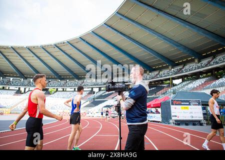 Brussels, Belgium. 25th May, 2024. A cameraman pictured during the IFAM Outdoor (World Athletics Continental Tour, Bronze Meeting, Saturday 25 May 2024, in Brussels. BELGA PHOTO LUCIEN LAMBOTTE Credit: Belga News Agency/Alamy Live News Stock Photo