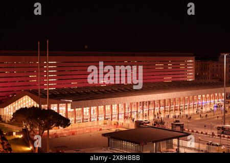 Roma, Italia. 25th May, 2024. the Termini station facade lit up in pink on the occasion of the arrival in Rome of the Giro d'Italia 2024, Rome, Italy - Saturday May 25, 2024 - Sport ( Photo by Alfredo Falcone/LaPresse ) Credit: LaPresse/Alamy Live News Stock Photo