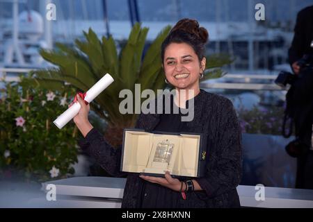 Cannes, Frankreich. 25th May, 2024. CANNES, FRANCE - MAY 25: Payal Kapadia poses with the Grand Prix Award for 'All We Imagine As Light' during the Palme D'Or Winners Photocall at the 77th annual Cannes Film Festival at Palais des Festivals on May 25, 2024 in Cannes, France Credit: dpa/Alamy Live News Stock Photo