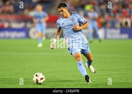 Alonso Martínez #16 of the New York City Football Club controls the ...