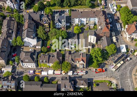 Luftbild, Himmelfahrtskirmes auf der Ruhrstraße und Ecke Berger Straße, Karussell und Verkaufsstände, Wohngebiet Schillerstraße und Gerichtsstraße mit grünen Bäumen, Witten, Ruhrgebiet, Nordrhein-Westfalen, Deutschland ACHTUNGxMINDESTHONORARx60xEURO *** Aerial view, Himmelfahrtskirmes on Ruhrstraße and corner Berger Straße, carousel and stalls, residential area Schillerstraße and Gerichtsstraße with green trees, Witten, Ruhrgebiet, Nordrhein Westfalen, Germany ACHTUNGxMINDESTHONORARx60xEURO Stock Photo