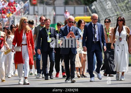 Monaco, Monte Carlo. 26th May, 2024. Greg Maffei (USA) Liberty Media Corporation President and Chief Executive Officer and Stefano Domenicali (ITA) Formula One President and CEO on the grid. 26.05.2024. Formula 1 World Championship, Rd 8, Monaco Grand Prix, Monte Carlo, Monaco, Race Day. Photo credit should read: XPB/Alamy Live News. Stock Photo