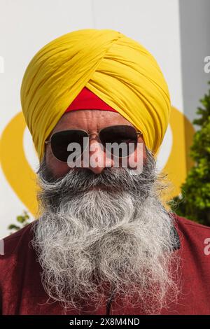England, Kent, Gravesend, The Guru Nanak Darbar Gurdwara, The Annual Vaisakhi aka Baisakhi Festival held 13th April, Bearded Man dressed in Colourful Stock Photo