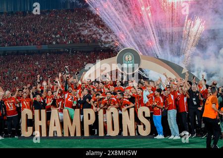 Cairo, Egypt. 25th May, 2024. Al Ahly celebrates being champion of the African Champions League. The Egyptian team beat Esperance, from Tunisia, at home by 1 to 0 and won their second consecutive championship, at the Cairo International Stadium. (Credit Image: © Ahmed Ibrahim/TheNEWS2 via ZUMA Press Wire) EDITORIAL USAGE ONLY! Not for Commercial USAGE! Stock Photo