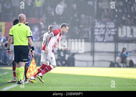 Antwerp, Belgium. 26th May, 2024. Antwerp's Ritchie De Laet has his final moments as a football player during a soccer match between Royal Antwerp FC and RSC Anderlecht, Sunday 26 May 2024 in Antwerp, on the last day (10 out of 10) of the Champions' Play-offs of the 2023-2024 'Jupiler Pro League' first division of the Belgian championship. On the final day of the Belgian competition three teams still can become champions. BELGA PHOTO TOM GOYVAERTS Credit: Belga News Agency/Alamy Live News Stock Photo