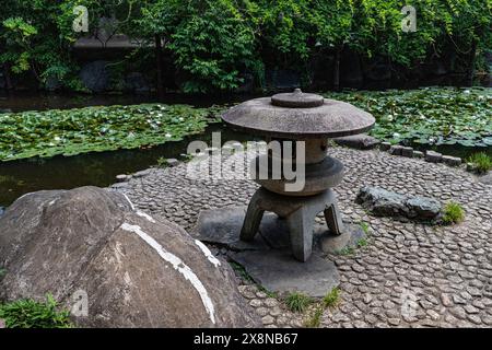 Sudo Park rises like an amphitheater around a central pond and shrine to Benzaiten, the goddess of love, water, fortune, music and poetry.  Sudo Park Stock Photo