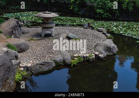 Sudo Park rises like an amphitheater around a central pond and shrine to Benzaiten, the goddess of love, water, fortune, music and poetry.  Sudo Park Stock Photo