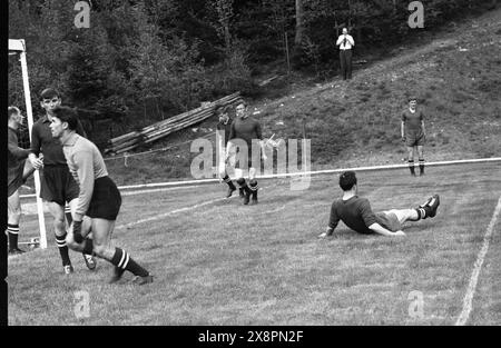 The Soviet national football team trains in Hindås, Sweden, in June 1958. 1958 FIFA World Cup, Sweden.Photo: Kamerareportage/TT code 2524 Stock Photo