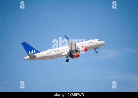 13.05.2024, Berlin, Germany, Europe - SAS Scandinavian Airlines Airbus A320-251N passenger jet with registration SE-ROS takes off from Berlin Airport. Stock Photo