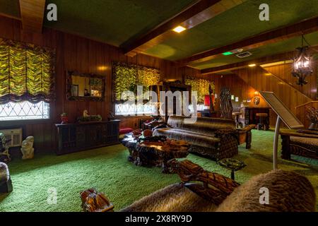 Jungle room in Elvis Presley's house in Graceland, Memphis, Tennessee, USA on April 10, 2024. Photo by Pascal Avenet/ABACAPRESS.COM Credit: Abaca Press/Alamy Live News Stock Photo
