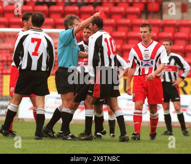 DUNFERMLINE V AIRDRIE, 16/10/99. Dunfermlines Owen Coyle continues to argue with the referee after being sent off. Stock Photo