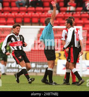 DUNFERMLINE V AIRDRIE, 16/10/99. Dunfermlines Owen Coyle is sent off. Stock Photo