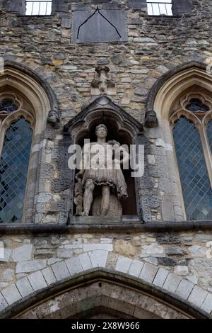 SOUTHAMPTON, UK - MAY 12, 2024:  Statue of King George III dressed as a roman on the exterior of the Bargate Stock Photo