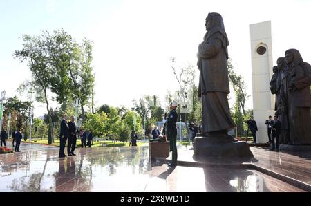 Tashkent, Uzbekistan. 27th May, 2024. Uzbek President Shavkat Mirziyoyev, right, stands with Russian President Vladimir Putin, left, after placing flowers at the Ode to Fortitude memorial of the Victory Park memorial complex, May 27, 2024, in Tashkent, Uzbekistan. The monument was erected in memory of Zulfiya Zakirova, an Uzbek mother who lost five sons during World War II. Credit: Mikhail Metzel/Kremlin Pool/Alamy Live News Stock Photo