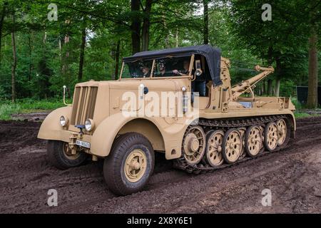 Half track allemand anti-aérien 37mm, 1:72° Hasegawa Half track allemand anti-aérien 37mm, 1:72° Hasegawa