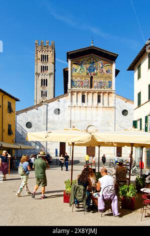 Italy, Tuscany, Lucca, Piazza San Frediano square, San Frediano Church, Byzantine and Romanesque mosaic of the frontage Stock Photo