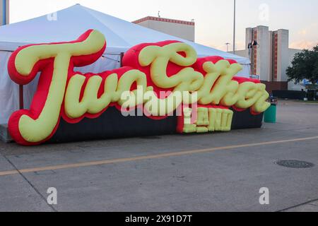 Dallas, Usa . 26th May, 2024. Big Spain Performs During Hollyhood Bay ...