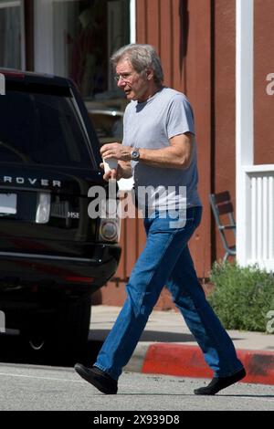 Harrison Ford stop in Brentwood to take a coffee,he is really good looking and in great shape.  In brentwood,Califonia on March 08, 2011 Stock Photo