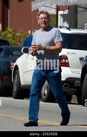 Harrison Ford stop in Brentwood to take a coffee,he is really good looking and in great shape.  In brentwood,Califonia on March 08, 2011 Stock Photo