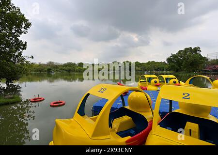 Paddle boats and recreational facilities at Suan Rot Fai, the largest of the 3 parks in the Chatuchak Park complex in the north of Bangkok, Thailandpa Stock Photo