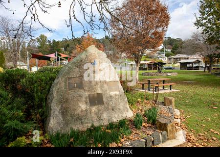 Walcha town centre, world war memorial plaque and remembrance for those ...