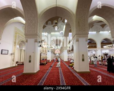 Pilgrims on a pilgrimage to the tomb of Prophet Muhammad PBUH in the Nabawi Mosque area. Riyazul Jannah Stock Photo