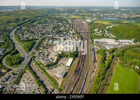 Luftbild, Wohngebiet Ortsansicht Vorhalle und Rangierbahnhof mit Güterwaggons und Güterzügen, Dörken Membranes GmbH & Co. KG, Vorhalle, Hagen, Ruhrgebiet, Nordrhein-Westfalen, Deutschland ACHTUNGxMINDESTHONORARx60xEURO *** Aerial view, residential area, view of Vorhalle and marshalling yard with freight wagons and freight trains, Dörken Membranes GmbH Co KG, Vorhalle, Hagen, Ruhr area, North Rhine-Westphalia, Germany ATTENTIONxMINDESTHONORARx60xEURO Stock Photo