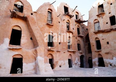 Ksar Ouled Soltane, a fortified granary, comprising two courtyards with multi-story vaulted granary cellars (ghorfas) around perimeters, Tataouine dis Stock Photo