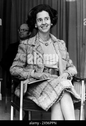 Anni' 80 Bruxelles Archivio Storico Olycom/Lapresse Fabiola de Mora y Aragon (Madrid, 11 giugno 1928 - Laeken, 5 dicembre 2014) è stata regina consorte dei Belgi dal 1960 al 1993, come moglie di re Baldovino. Dopo la morte del marito divenne nota come 'regina Fabiola del Belgio', avendo passato il titolo di 'Regina dei Belgi' alla cognata Paola Ruffo di Calabria, consorte di Alberto II del Belgio. Nella Foto: Fabiola de Mora y Aragon del Belgio visita la clinica Universitaria St Luc Credit: LaPresse/Alamy Live News Stock Photo