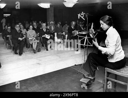 Anni' 80 Bruxelles Archivio Storico Olycom/Lapresse Fabiola de Mora y Aragon (Madrid, 11 giugno 1928 - Laeken, 5 dicembre 2014) è stata regina consorte dei Belgi dal 1960 al 1993, come moglie di re Baldovino. Dopo la morte del marito divenne nota come 'regina Fabiola del Belgio', avendo passato il titolo di 'Regina dei Belgi' alla cognata Paola Ruffo di Calabria, consorte di Alberto II del Belgio. Nella Foto: Fabiola de Mora y Aragon del Belgio durante il concorso musicale nazionale 'Pro Civitate' Credit: LaPresse/Alamy Live News Stock Photo