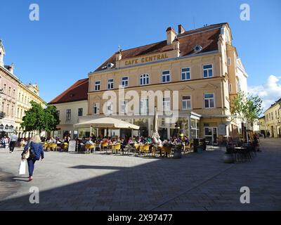 Hauptplatz, Cafe Central, Baden bei Wien, 2024, Manfred Siebinger *** Main square, Cafe Central, Baden near Vienna, 2024, Manfred Siebinger Stock Photo