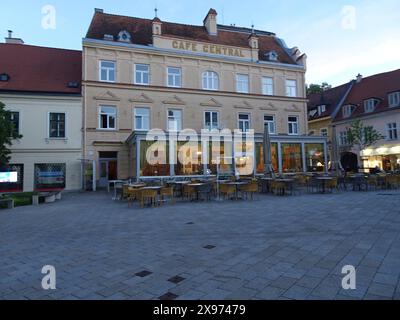 Hauptplatz, Cafe Central, Baden bei Wien, 2024, Manfred Siebinger *** Main square, Cafe Central, Baden near Vienna, 2024, Manfred Siebinger Stock Photo