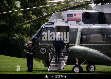 Washington, USA. 29th May, 2024. US President Joe Biden boards Marine One on the South Lawn of the White House in Washington, DC, US, on Wednesday, May 29, 2024. The White House on Tuesday said an Israeli strike on an encampment in Rafah that left dozens dead was devastating but would not cause President Joe Biden to freeze additional arms shipments to the country. Photographer: Al Drago/Pool/Sipa USA Credit: Sipa USA/Alamy Live News Stock Photo