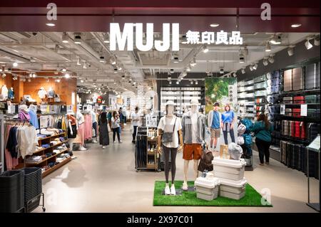 Hong Kong, China. 29th May, 2024. Shoppers window shopping at the Hong ...