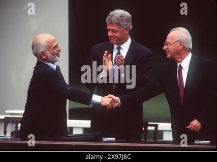 L892JKEL: ''PEACE TREATY SIGNING'' 07/25/94.KING HUSSEIN (JORDAN), PRIME MINISTER YITZHAK RABIN (ISRAEL AND PRESIDENT BILL CLINTON. JAMES M. KELLY/ 1994(Credit Image: © JAMES M. KELLY/ZUMA Wire) EDITORIAL USAGE ONLY! Not for Commercial USAGE! Stock Photo