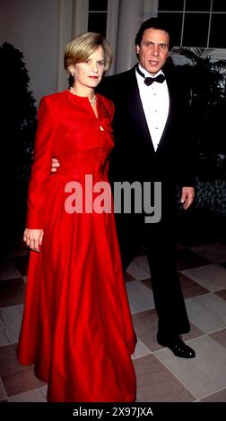 K11275JKEL SD0205.STATE DINNER FOR THE BRITISH PM TONY BLAIR AT THE WHITE HOUSE .KERRY KENNEDY AND ANDREW CUOMO. JAMES M. KELLY/ 1998(Credit Image: © James M. Kelly/ZUMA Wire) EDITORIAL USAGE ONLY! Not for Commercial USAGE! Stock Photo