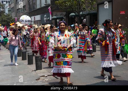 Mexico City, Mexico City, Mexico. 29th May, 2024. Women dancers in traditional dress from the state of Oaxaca who attended the campaign closing of Dr. Claudia Sheinbaum Pardo's campaign, prior to the next presidential elections in Mexico. (Credit Image: © Luis E Salgado/ZUMA Press Wire) EDITORIAL USAGE ONLY! Not for Commercial USAGE! Stock Photo