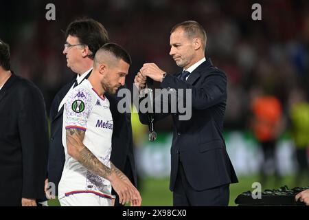 Cristiano Biraghi (Fiorentina) Aleksander Ceferin (Uefa) during the UEFA Europa Conference League Final match between Olympiacos 1-0 d.t.s. Fiorentina at AEK Arena on May 29, 2024 in Athens, Greece. Credit: Maurizio Borsari/AFLO/Alamy Live News Stock Photo