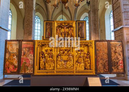 interior-of-st-nicholas-church-and-niguliste-museum-in-tallinn