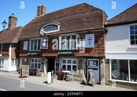 Ye Olde Kings Head , a 15th Century English Pub. Stock Photo