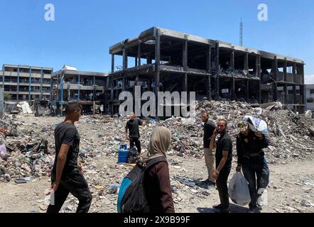 Palestinians carry some salvaged belongings as they leave the Jabalia refugee camp in the northern Gaza Palestinians carry some salvaged belongings as they leave the Jabalia refugee camp in the northern Gaza Strip after they returned briefly to check on their homes on May 30, 2024. Photo by Khaled Daoud  apaimages Jabalia Gaza Strip Palestinian Territory 300524 Jabalia KHD 0014 Copyright: xapaimagesxKhaledxDaoudxxapaimagesx Stock Photo