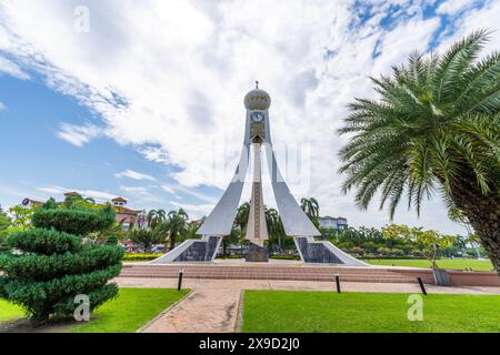 Dataran Ipoh, Perak - May 31, 2024 : Wide horizontal view of white clock tower monument with blue sky at Dataran Ipoh Stock Photo