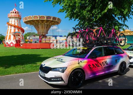 Canyon Sram team support car in Promenade Park, Maldon, Essex, UK for stage 2 of the Ford RideLondon Classique UCI cycle race. Fun fair Stock Photo